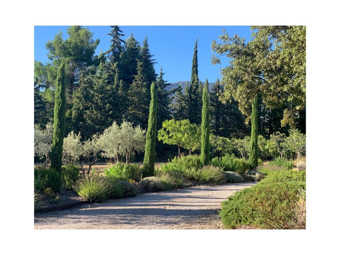 Les Jardins De Sitaara Acomodação com café da manhã Cucuron Exterior foto