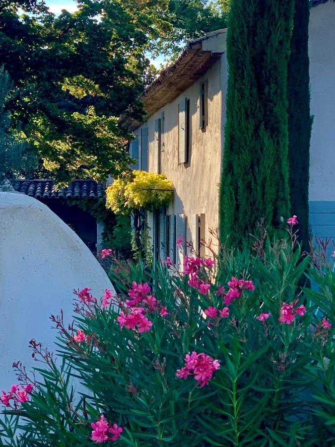 Les Jardins De Sitaara Acomodação com café da manhã Cucuron Exterior foto