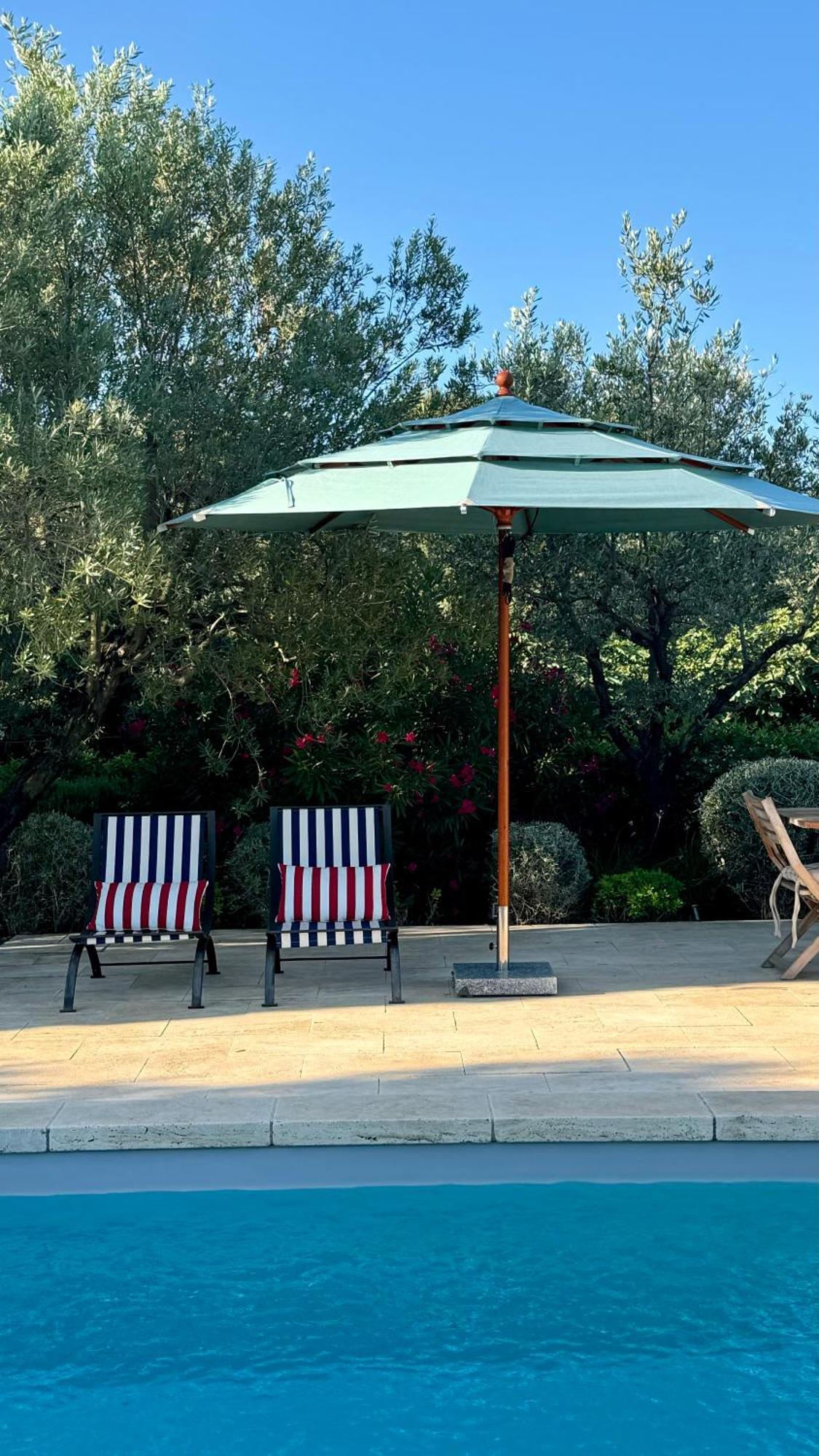 Les Jardins De Sitaara Acomodação com café da manhã Cucuron Exterior foto